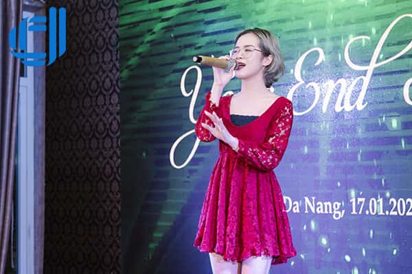Lợi ích của các tiết mục hát được thể hiện bởi ca sĩ chuyên nghiệp tại sự kiện
